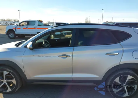 2016 Hyundai Tucson Limited z USA, uszkodzony, nr VIN KM8J3CA26GU250936